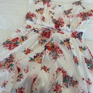 Cute Romper bought from Francesca’s. Size Medium.